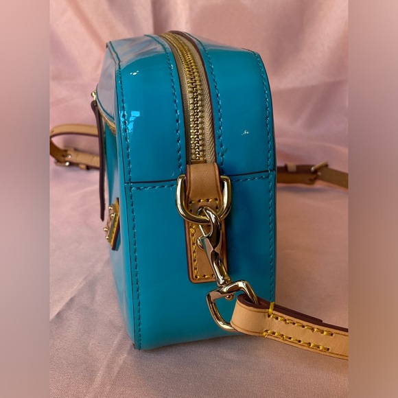 DOONEY & BOURKE BLUE TURQUOISE PATENT CAMERA ZIP CROSSBODY - Picture 4 of 10